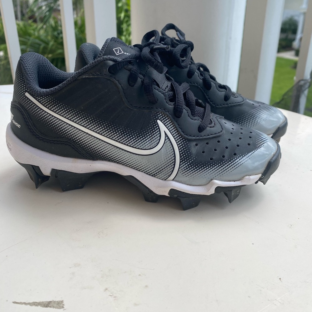 Nike Kids Black and Silver Sports Shoes